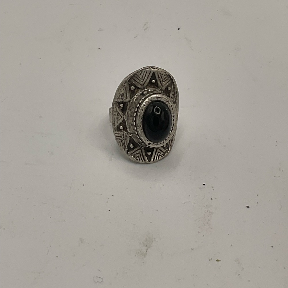“VINTAGE SILVER RING” Large Oval Shape with Central Black GemStone. - Picture 5 of 13